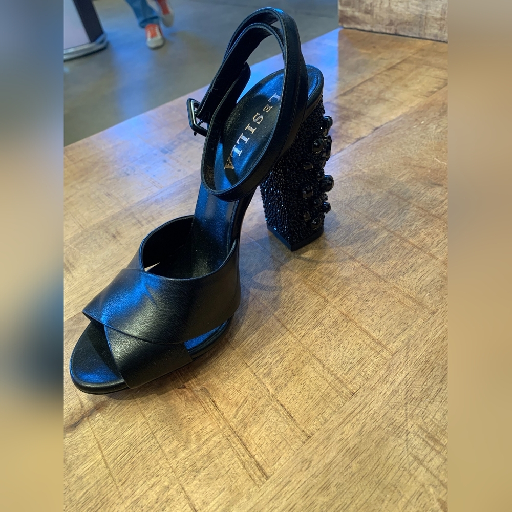 NIB leSilla heels